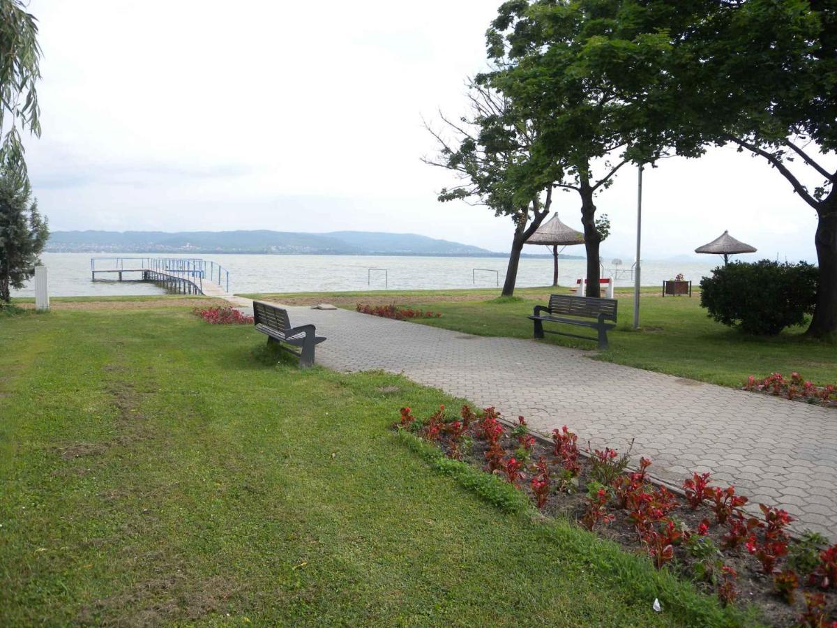 Apartment Balatonbereny 8 Exteriör bild